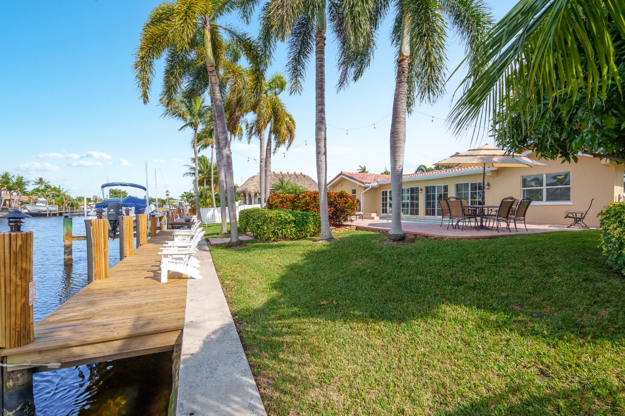 Pompano Tropical Dream - Waterfront 3 bedroom, w/ BBQ, heated pool ...